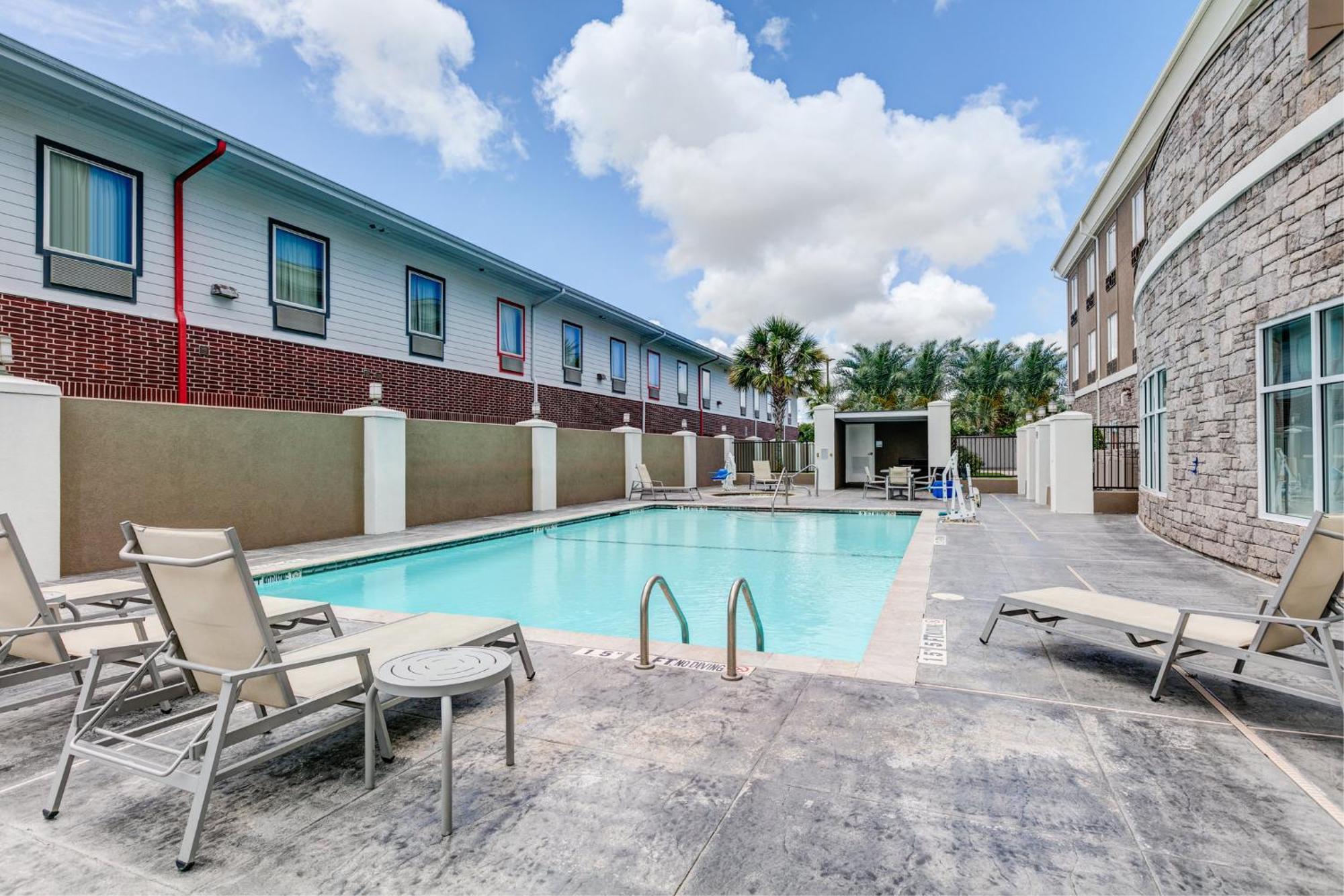Holiday Inn Express Hotel & Suites Clute-Lake Jackson By Ihg 외부 사진